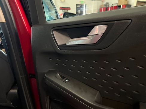 Used 2020 Ford Escape SE image 96