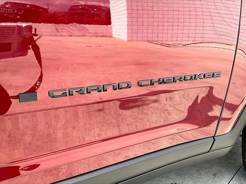 New 2025 Jeep Grand Cherokee L Limited image 13