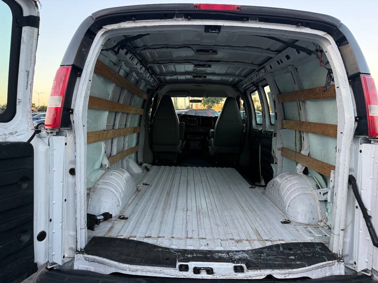 Used 2017 GMC Savana 2500 RWD image 13