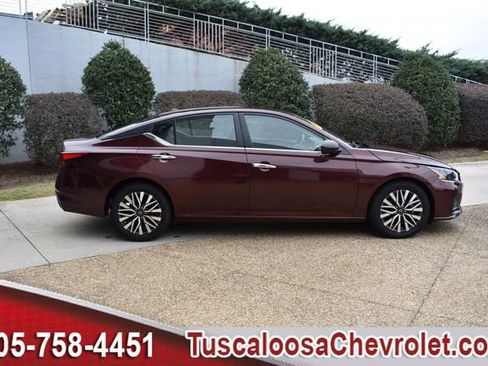 Used 2024 Nissan Altima 2.5 SV image 10