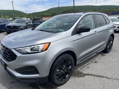 Used 2022 Ford Edge SE w/ Black Appearance Package AWD/4WD image 8