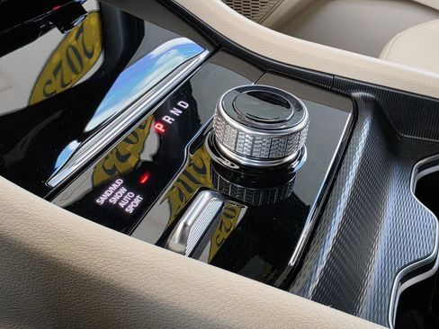 Used 2025 Jeep Grand Cherokee Limited w/ Luxury Tech Group II image 34