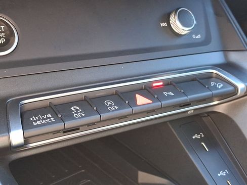 Used 2024 Audi Q3 2.0T Premium Plus w/ Premium Plus Package image 28