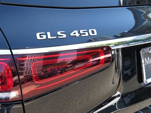 Used 2022 Mercedes-Benz GLS 450 4MATIC image 33