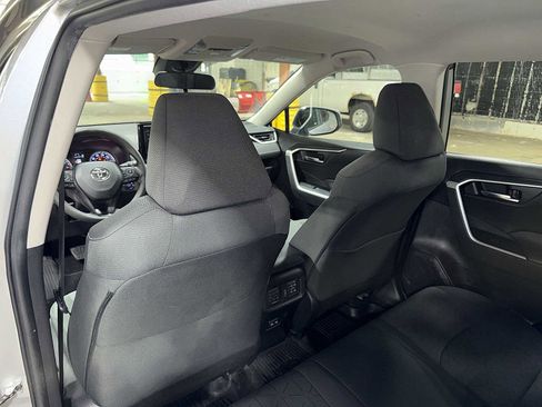 Used 2022 Toyota RAV4 XLE AWD/4WD image 27