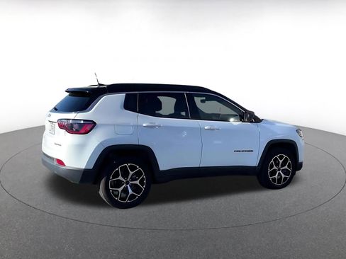 Used 2025 Jeep Compass Limited image 15