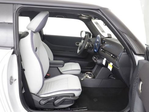 New 2026 MINI Cooper 2-Door Hardtop FWD image 18