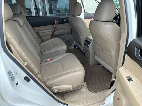 Used 2010 Toyota Highlander Limited w/ Extra Value Pkg 7 FWD image 18