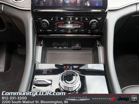 New 2025 Jeep Grand Cherokee L Limited w/ Luxury Tech Group II image 17