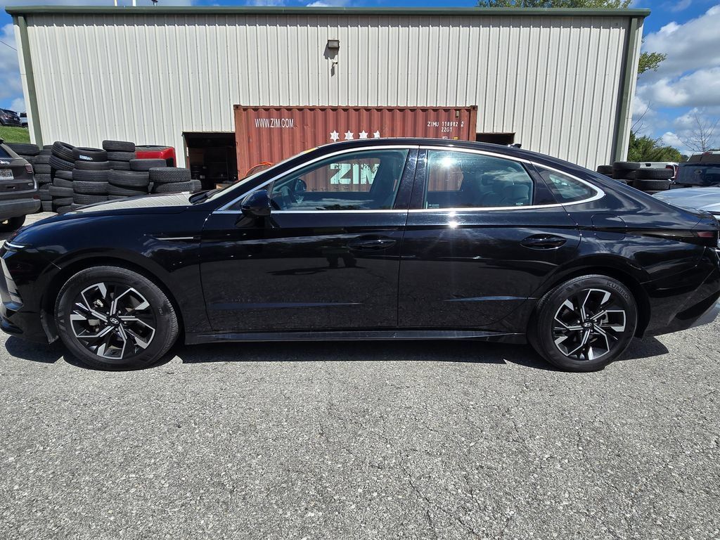Used 2025 Hyundai Sonata SEL FWD image 4