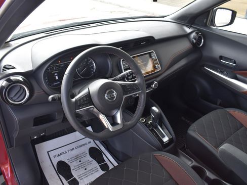 Used 2020 Nissan Kicks SR image 28