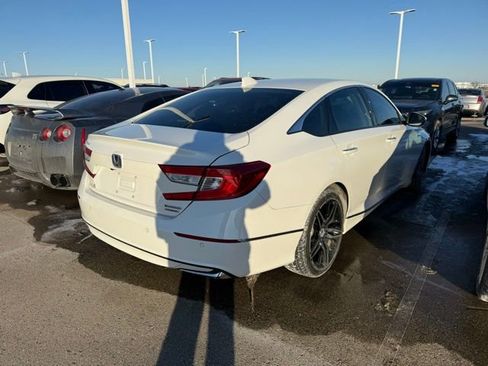 Used 2021 Honda Accord Touring image 2