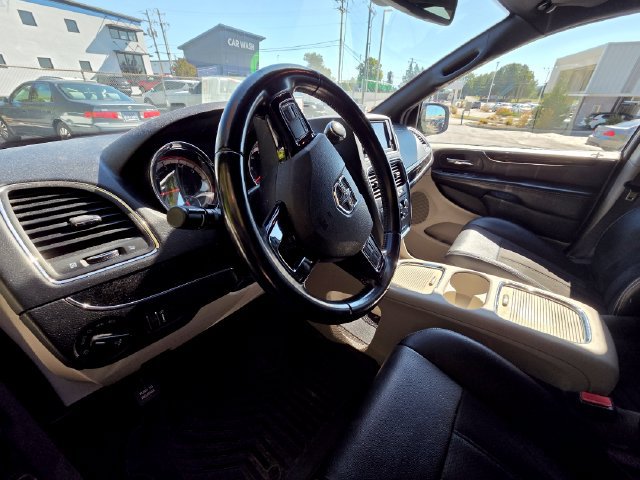 Used 2020 Dodge Grand Caravan SXT FWD image 15
