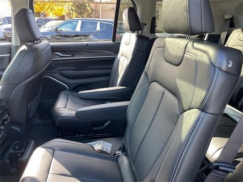 New 2024 Jeep Grand Cherokee L Limited w/ Luxury Tech Group II image 20