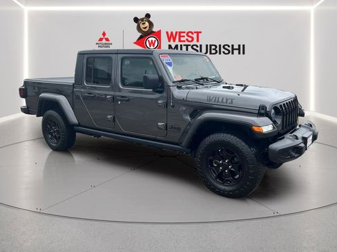 Used 2023 Jeep Gladiator Willys image 7