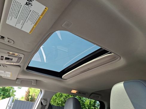 Certified 2024 Toyota Sienna XLE FWD image 14