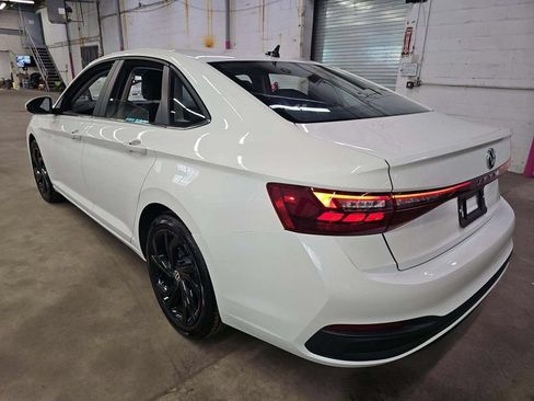Used 2025 Volkswagen Jetta SE w/ Black Wheel Package FWD image 2