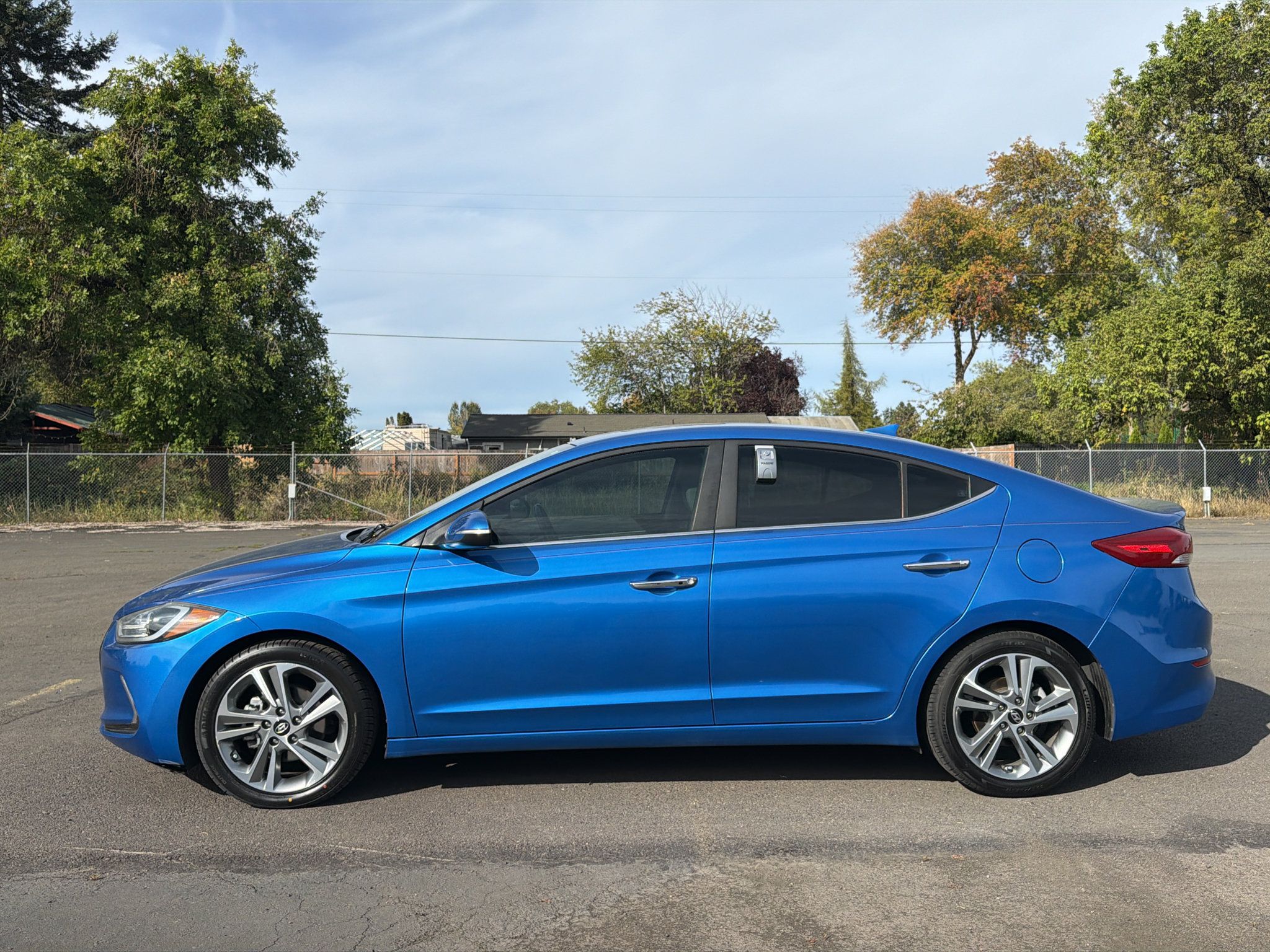 Used 2017 Hyundai Elantra Limited w/ Limited Tech Package 08 FWD image 8