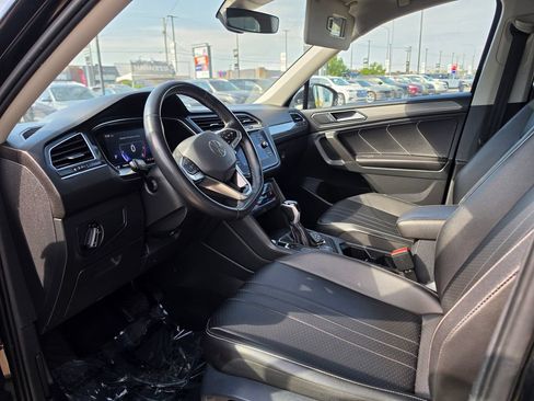 Used 2022 Volkswagen Tiguan SE w/ Panoramic Sunroof Package AWD/4WD image 9