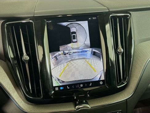 Used 2025 Volvo XC60 B5 Plus image 19