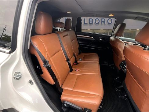 Used 2018 Toyota Highlander Limited Platinum AWD/4WD image 27
