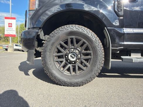 Used 2022 Ford F350 Lariat w/ Black Appearance Package AWD/4WD image 4