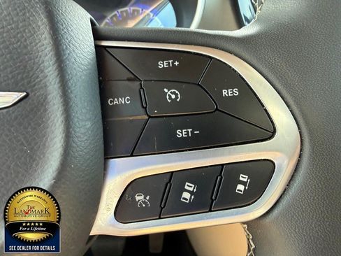 Used 2024 Chrysler Pacifica Touring-L FWD image 11
