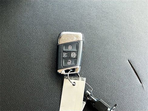 Used 2023 Volkswagen Atlas SE image 32