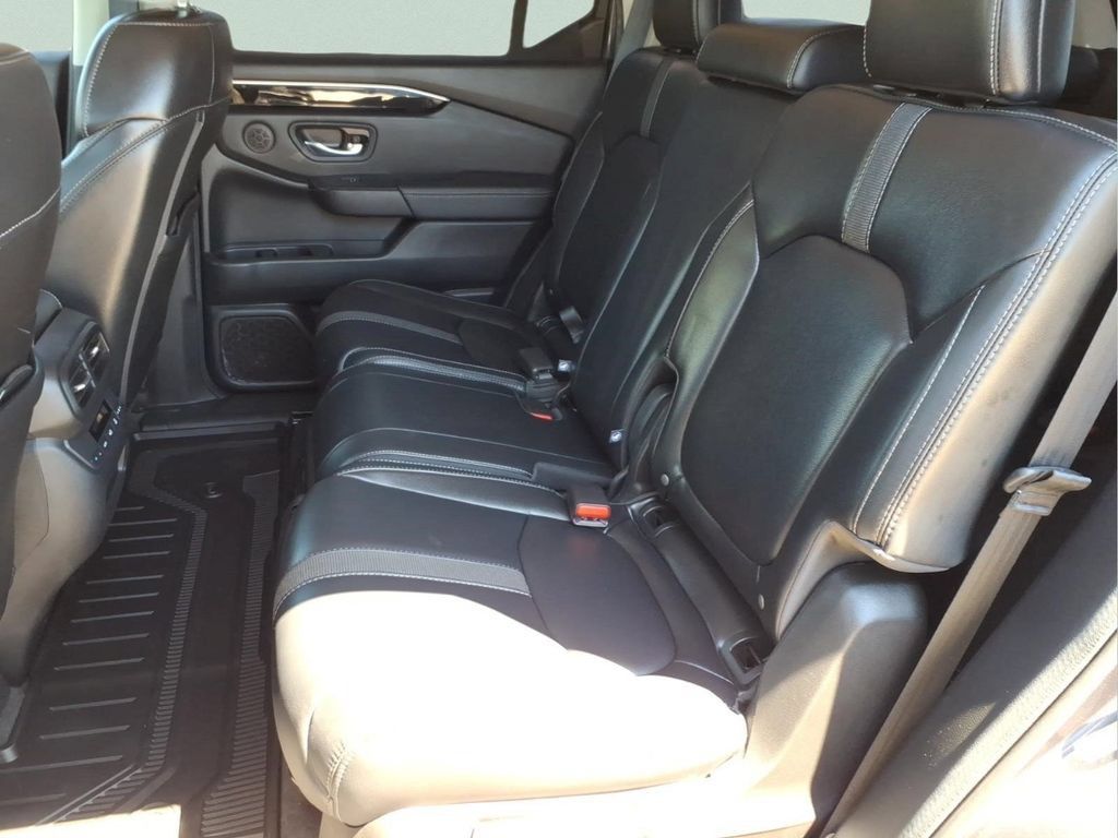 Used 2025 Honda Pilot EX-L image 17