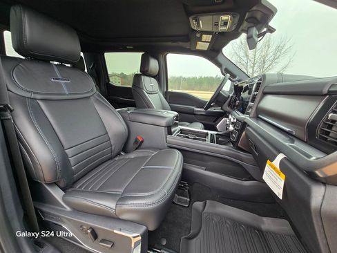 New 2026 Ford F250 Platinum w/ FX4 Off-Road Package AWD/4WD image 18