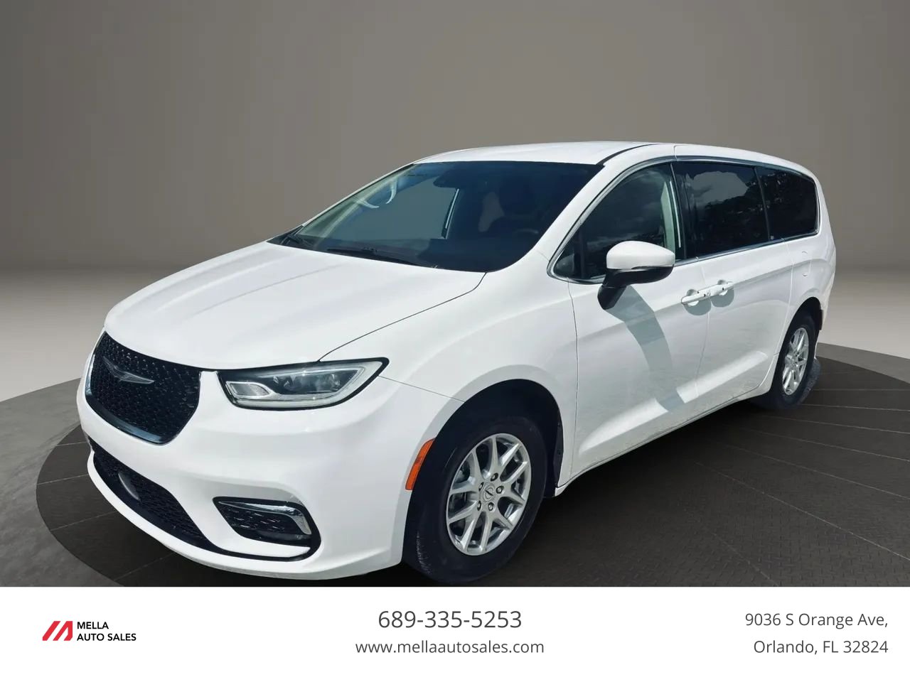Used 2023 Chrysler Pacifica Touring-L FWD image 1