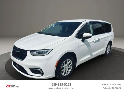 Used 2023 Chrysler Pacifica Touring-L FWD image 1
