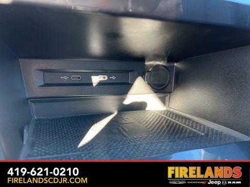 Used 2022 Volkswagen Tiguan SE image 27