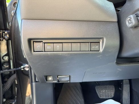 Certified 2022 Toyota Venza XLE AWD/4WD image 39