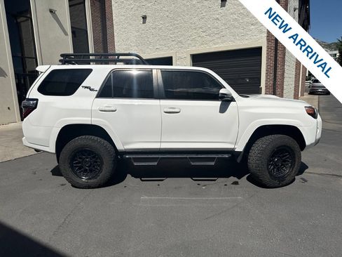 Used 2021 Toyota 4Runner TRD Off-Road Premium AWD/4WD image 8