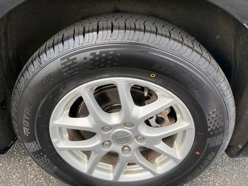 Used 2023 Chrysler Pacifica Touring-L FWD image 34