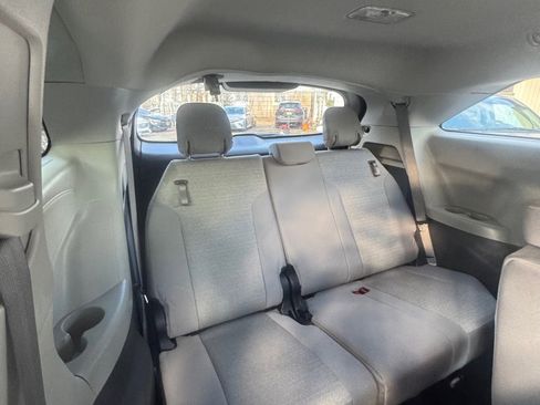 Used 2024 Toyota Sienna LE image 14