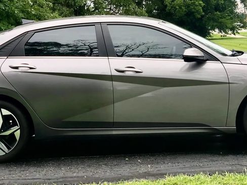 Used 2022 Hyundai Elantra SEL w/ Convenience + Premium Package FWD image 4