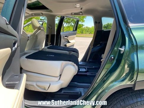Used 2023 Toyota Highlander XLE AWD/4WD image 41
