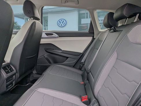 New 2026 Volkswagen Taos SE FWD image 13