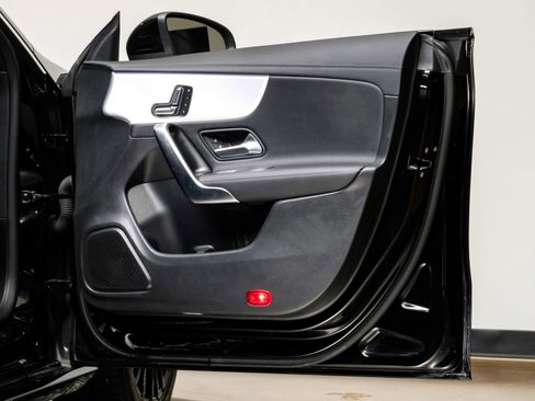 Used 2025 Mercedes-Benz CLA 250 4MATIC image 42