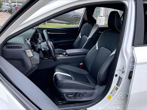 Used 2025 Toyota Camry SE image 7