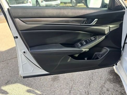 Used 2018 Honda Accord Sport image 12