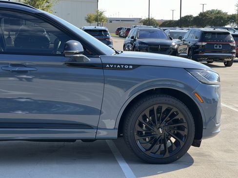 New 2025 Lincoln Aviator Reserve w/ Luxury Package image 12