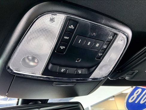 Used 2018 Chrysler 300 S AWD/4WD image 16