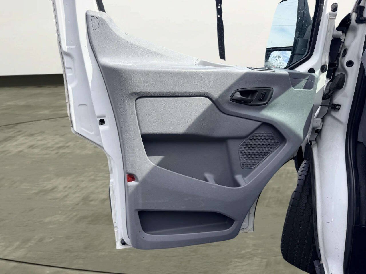Used 2016 Ford Transit 250 130 Low Roof RWD image 19