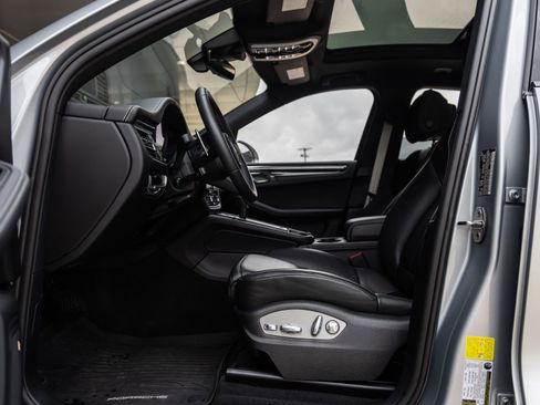 Certified 2025 Porsche Macan image 25