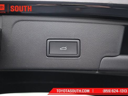 Used 2026 Volkswagen Atlas Cross Sport SE AWD/4WD image 32