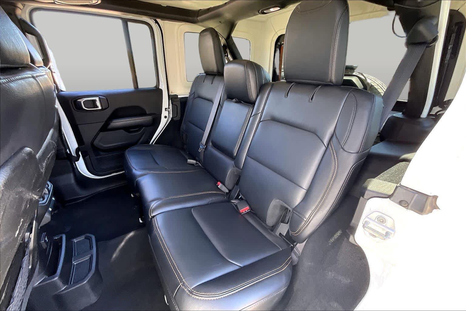 Used 2024 Jeep Wrangler Unlimited Sahara AWD/4WD image 20