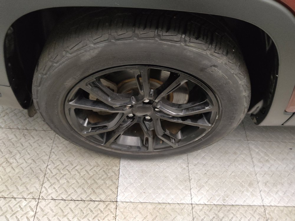 Used 2019 Jeep Cherokee Latitude Plus FWD image 31